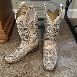 Elegant Embroidered Western Heeled Boots
